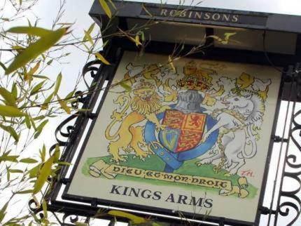 The Kings Arms Bed & Breakfast Wilmslow Bagian luar foto