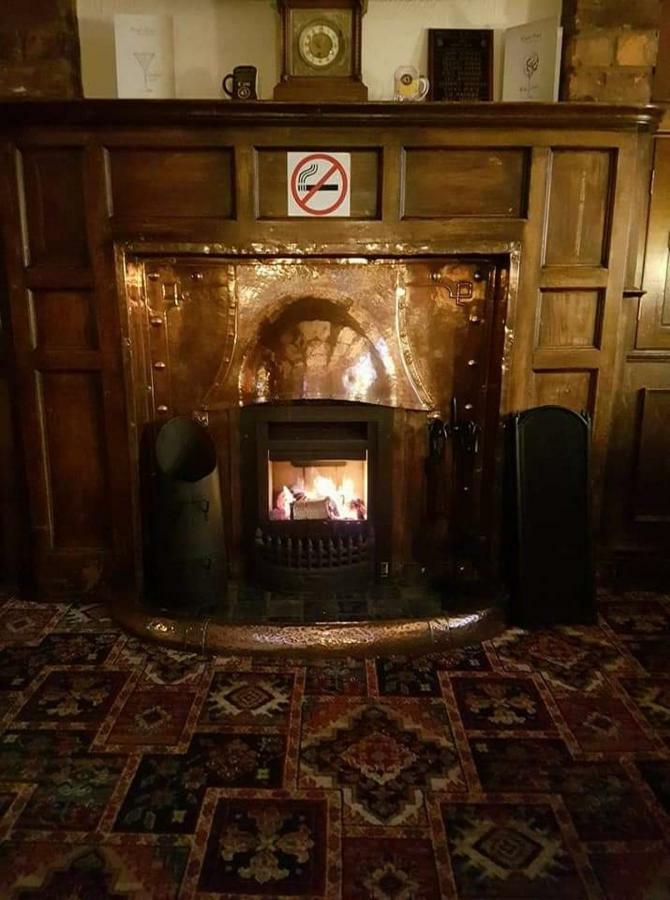 The Kings Arms Bed & Breakfast Wilmslow Bagian luar foto